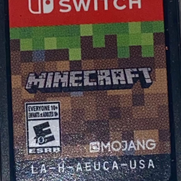 Nintendo Switch Lite (2 Games Included) - Picture 2 of 5